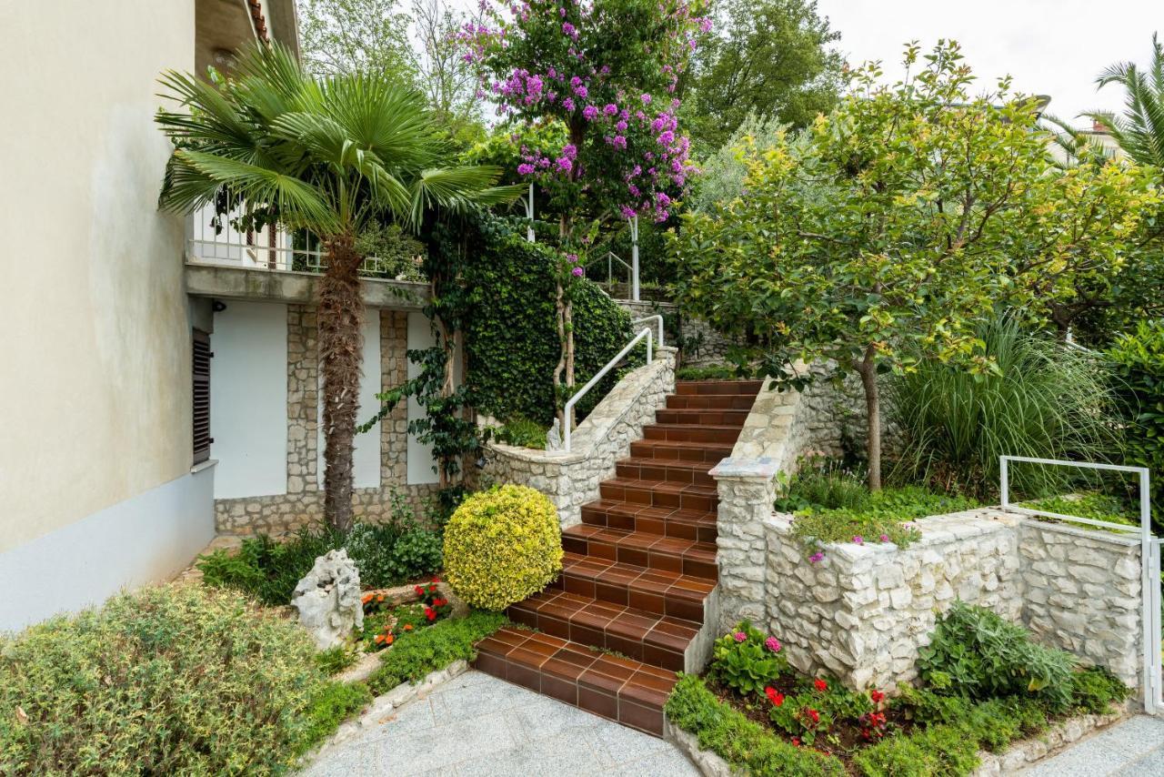Apartments Mandica Rabac Exterior foto