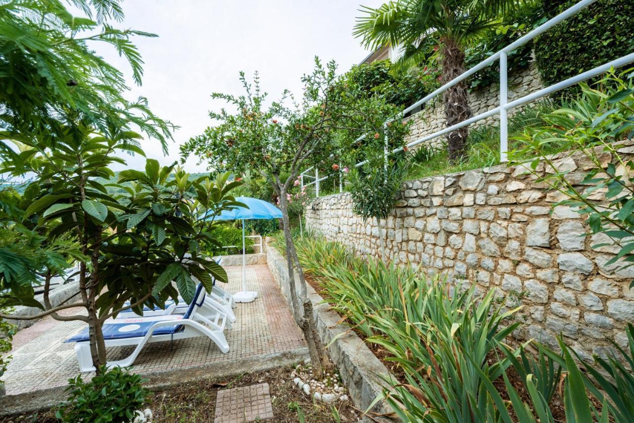 Apartments Mandica Rabac Exterior foto